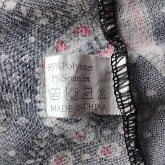 Women's Black Robe Paisley Red & White Pattern Brother's Stretchy V Neck Size XL - Picture 14 of 14